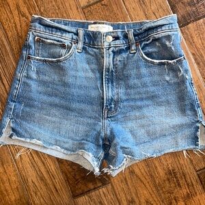 Abercrombie the 4in Mom short